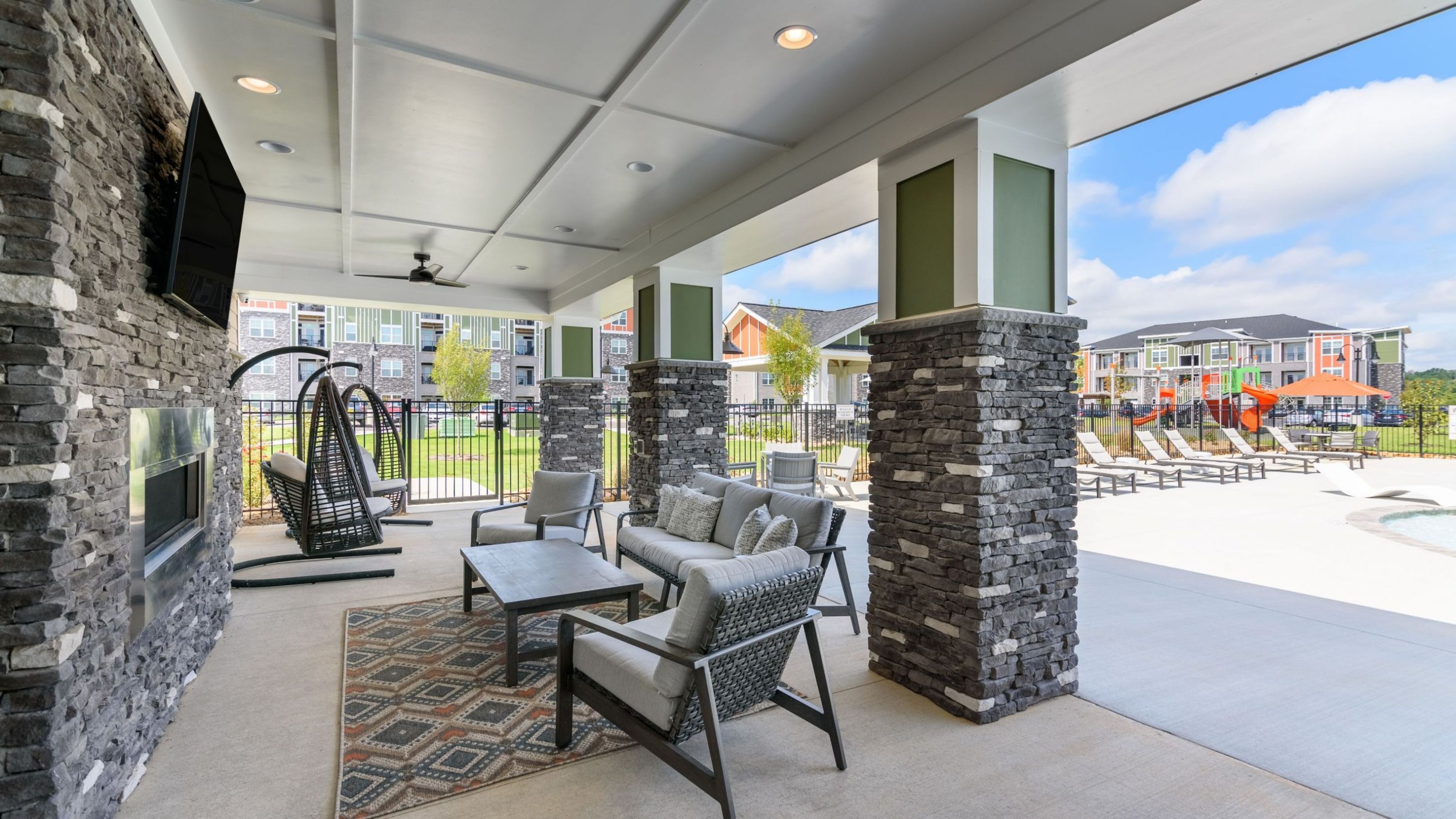 Hawthorne at the Crest resident amenity outdoor area with seating, next to large outdoor pool